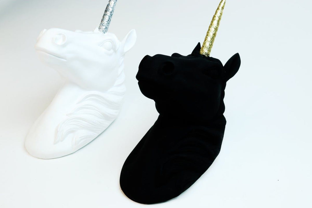 Black 3.0 - the world's blackest black acrylic paint
